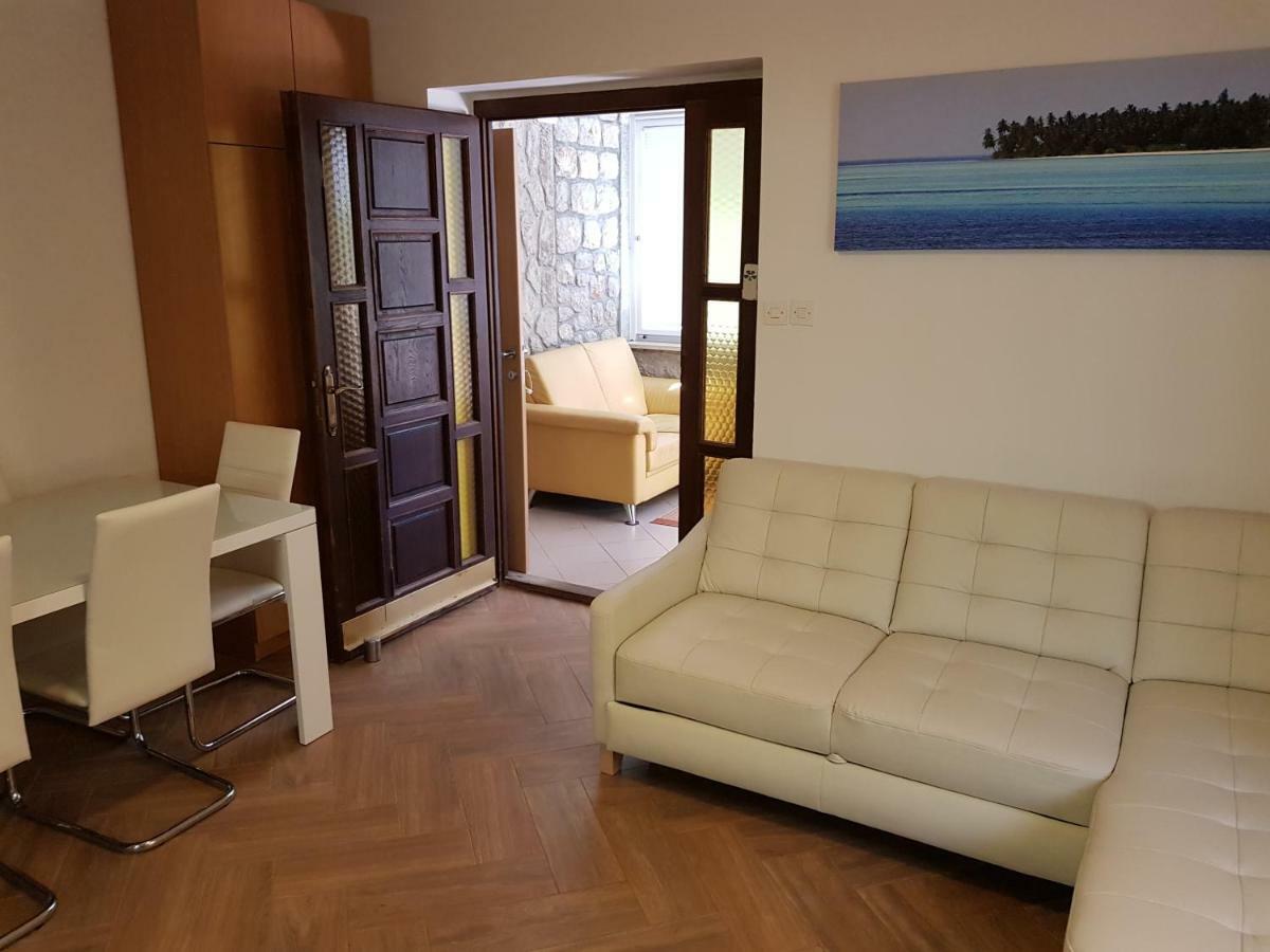 Apartments Vila Tisa Mali Losinj Ngoại thất bức ảnh